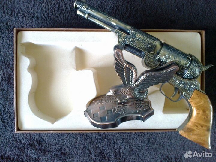 Зажигалка пистолет - макет кольта (настольная)