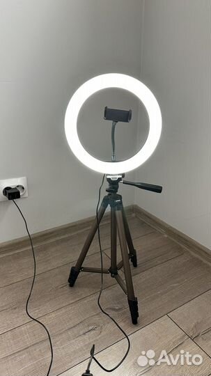 Кольцевая лампа со штативом Samsung