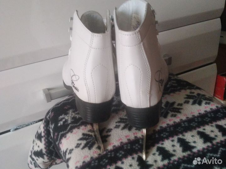 Коньки фигурные р 35