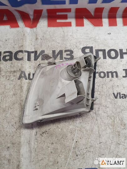 Габарит передний правый toyota celsior