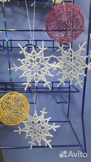 Набор снежинок вязаных