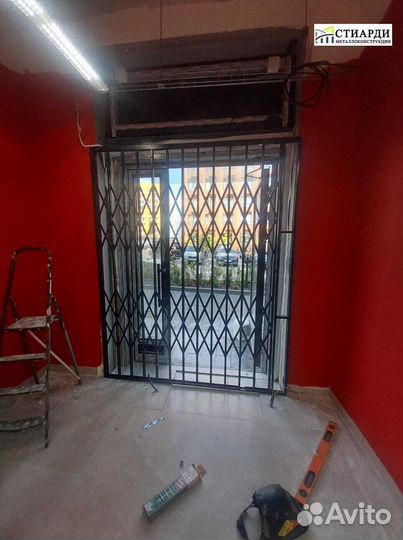 Решетка металлическая гармошка на двери