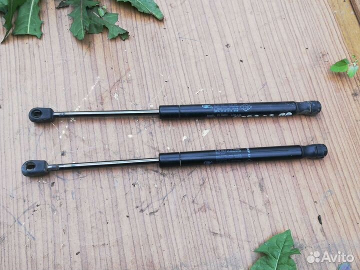 Амортизатор крышки багажника Рено Меган 2