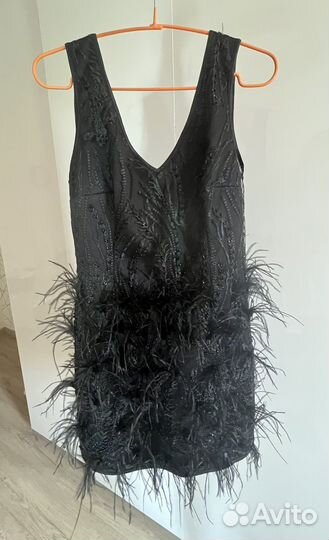 Вечернее платье с перьями