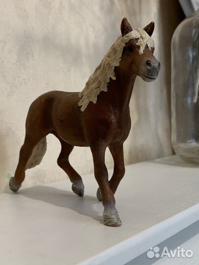 Фигурка жеребца Schleich
