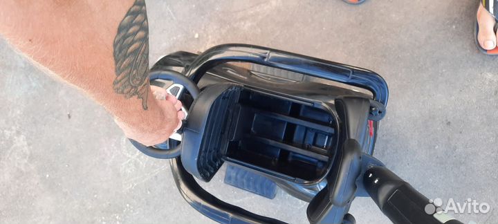 Машинка каталка с ручкой