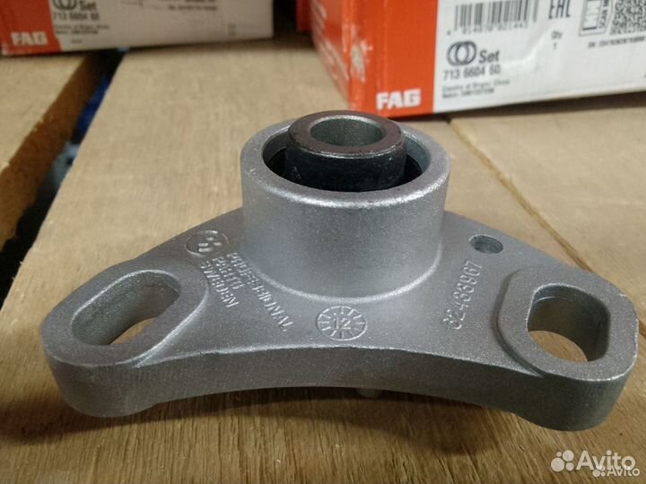 62433967 Кронштейн растяжки RH