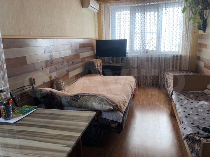 Комната 50 м² в 2-к., 1/2 эт.