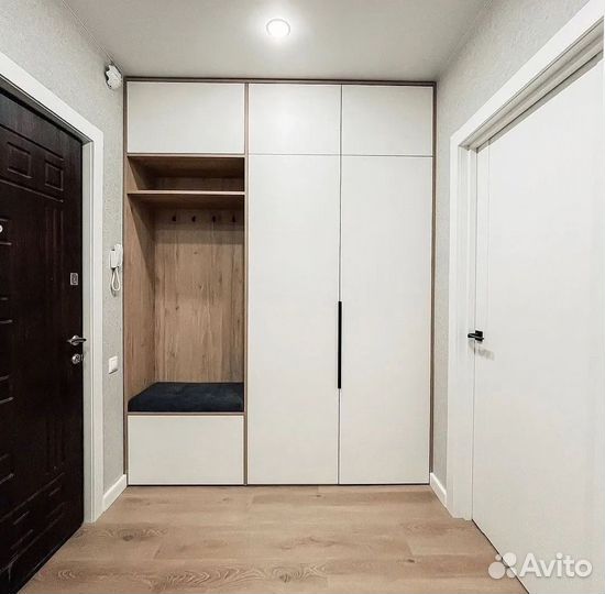 Зеркальный шкаф