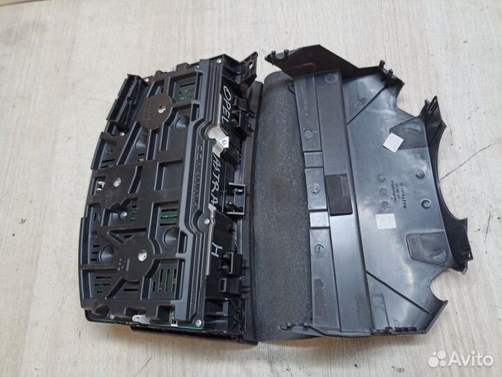 Панель приборов Opel Astra H L48 Z18XER 2008