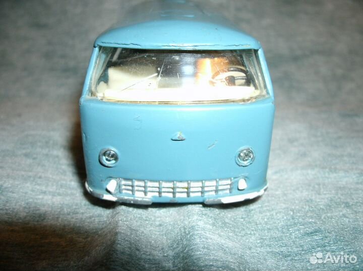 Модель Раф 977