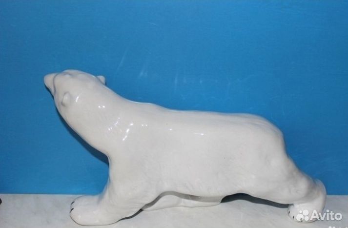 Статуэтка большой белый медведь