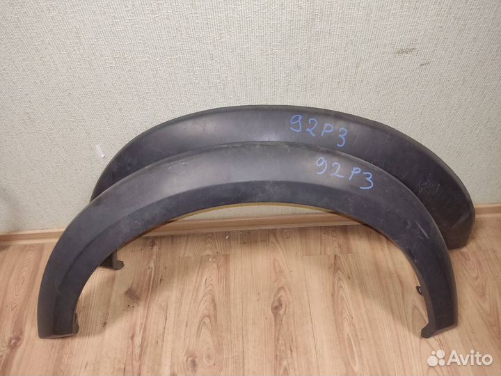 Молдинги передних крыльев Дискавери 3