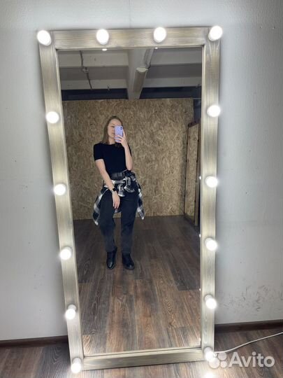 Зеркало напольное с подсветкой