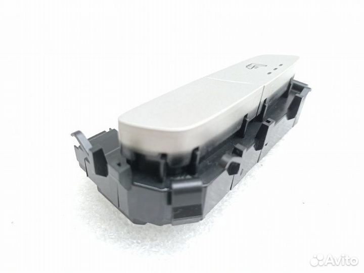 Кнопка обогрева сидений передняя левая