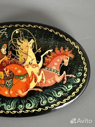 Брошь СССР лаковая миниатюра винтажная