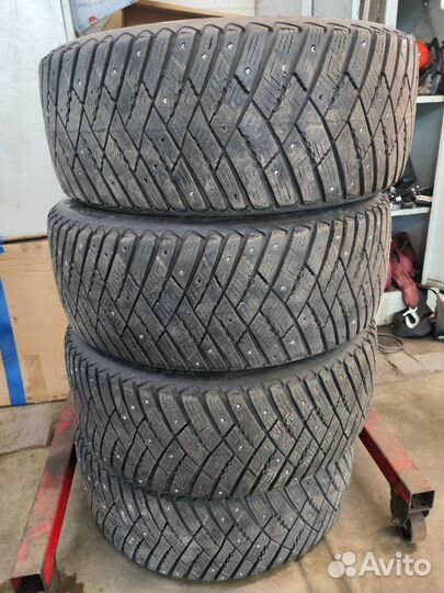 Goodyear Ultragrip Ice Arctic 225/55 R16