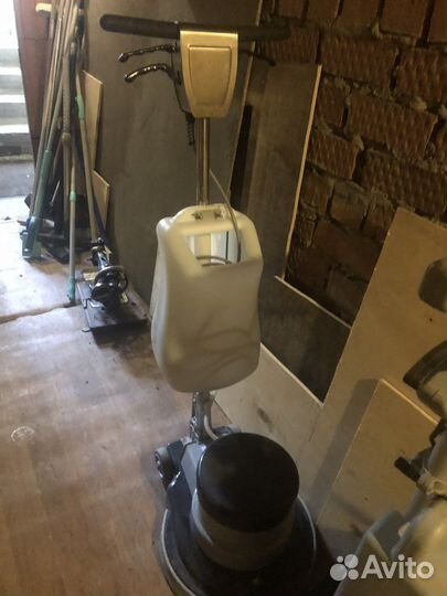 Роторная (размывочная) поломоечная машина