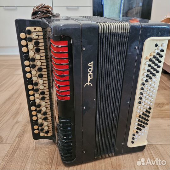 Баян Этюд. Настроен, играет хорошо