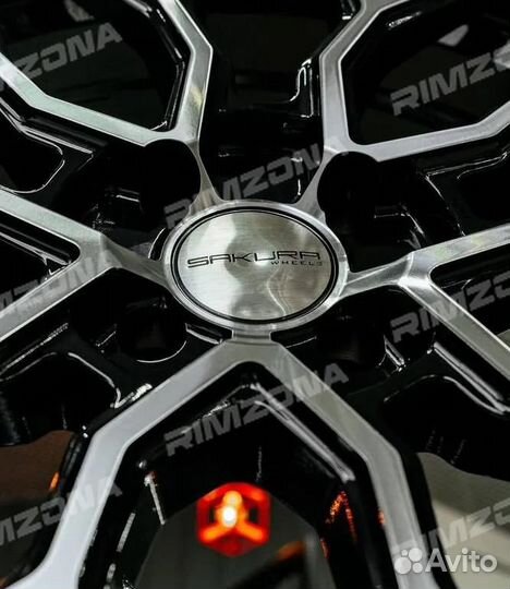 Литой диск sakura wheels R20 5x108