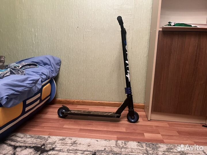 Продаётся самокат, б/у, выдерживает 100 кг.грипсы