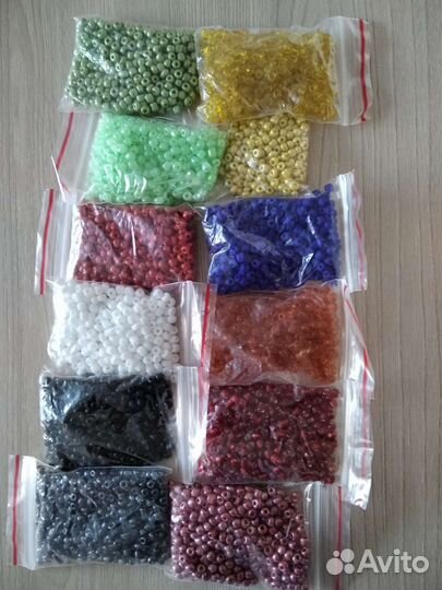 Бусины, стразы пришевные
