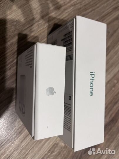 Коробка iPhone 11 air pods 2