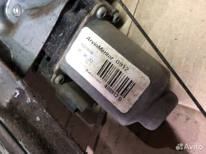 Стеклоподъемник передней правой двери Peugeot 207