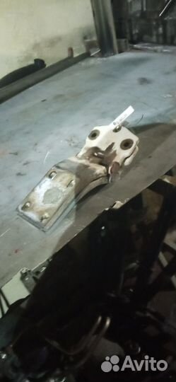 Петля двери правой DAF XF 95 2004