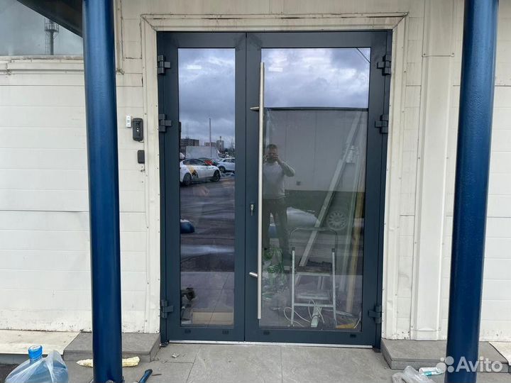 Алюминиевая дверь / Алюминиевые двери