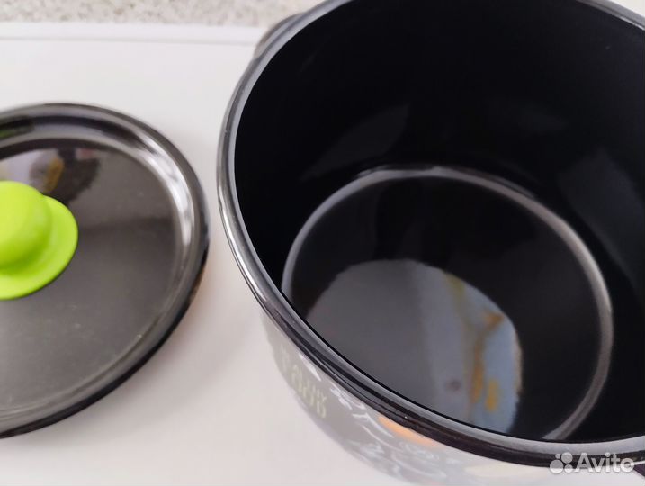 Новая кастрюля эмалированная