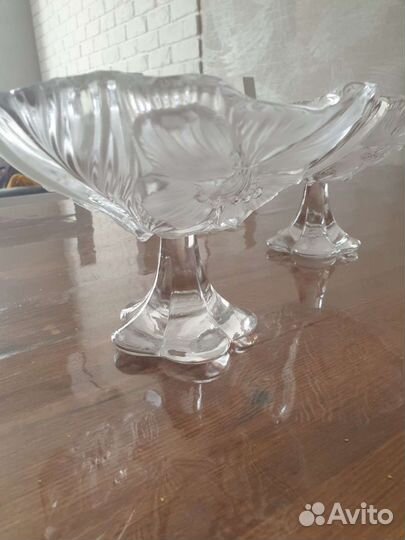 Ваза для фруктов на ножке