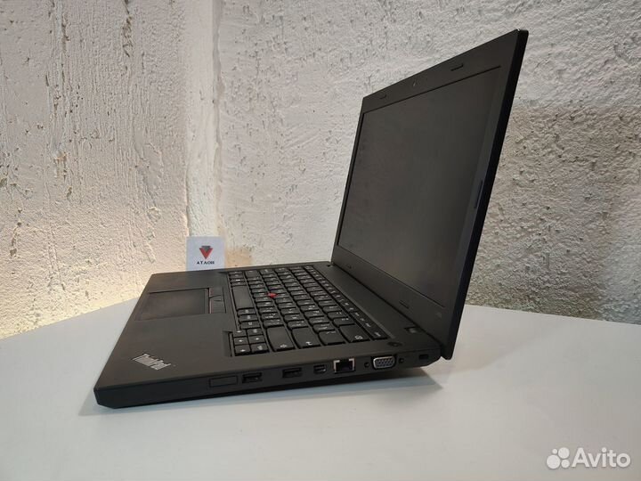 Ноутбук Lenovo: Core i3 6100U, Озу 8GB, SSD 480GB