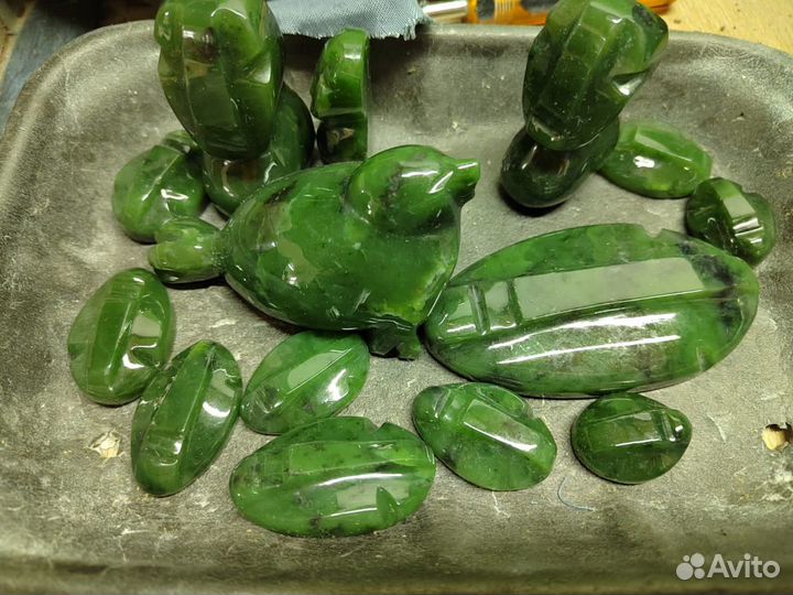 Нерпы из натурального камня чароит, нефрит и т.д