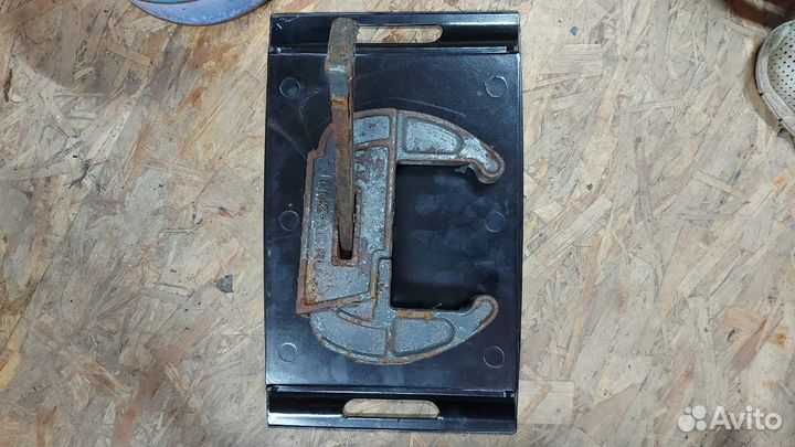 Замок клиновой