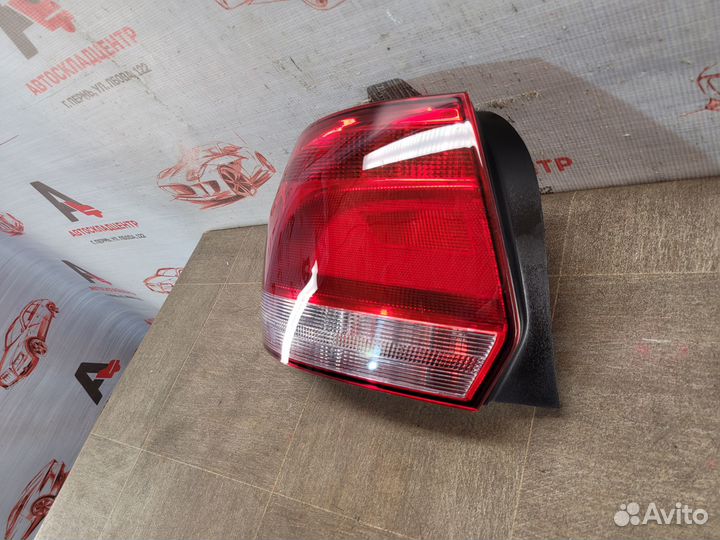Фонарь левый Volkswagen Polo 2010-2015 дорестайл