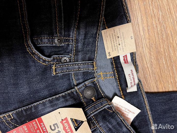 Новые джинсы Levi's