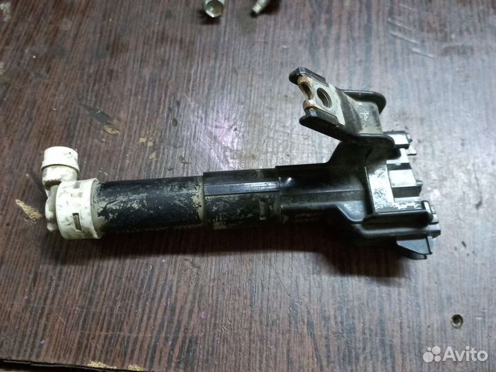 Toyota Prado 150 форсунка омывателя фар R 09-13