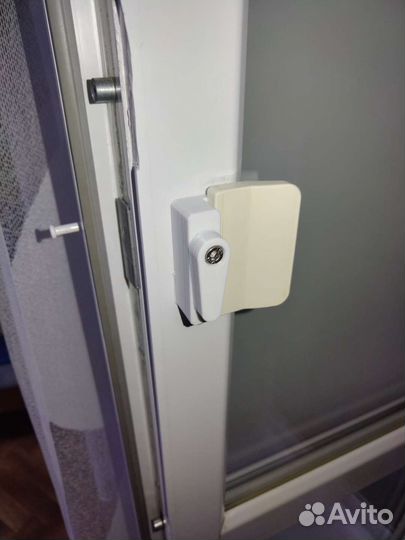 Фиксаторы-защелки балконной двери, ассортимент