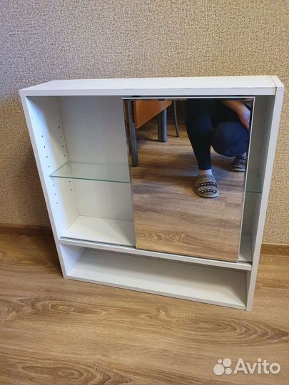 Шкафчик с зеркалом в ванную