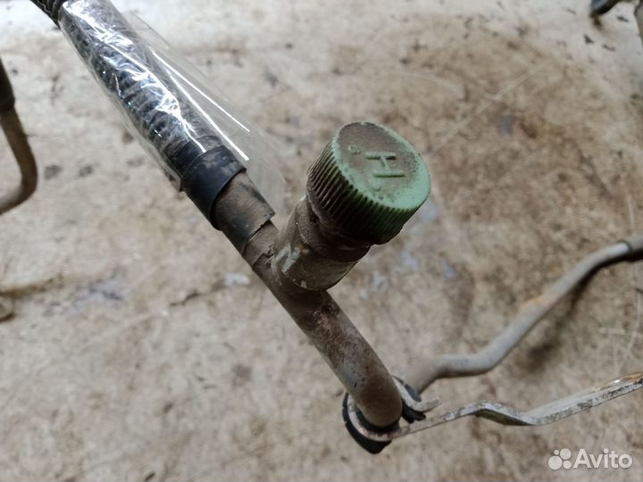 Трубка кондиционера с заправочным клапаном Chevrolet Lacetti хетчбэк