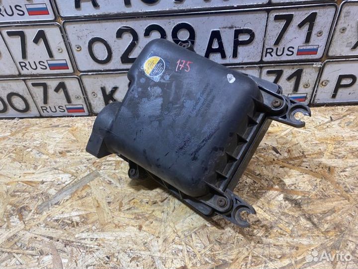 Корпус воздушного фильтра LADA Priora седан 2008