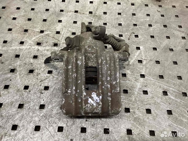 Суппорт задний левый Volkswagen Golf