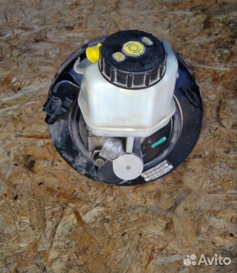 Главный тормозной цилиндр Opel Astra J седан 1.6