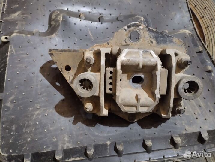 Подушка крепления двигателя Ford Mondeo 3