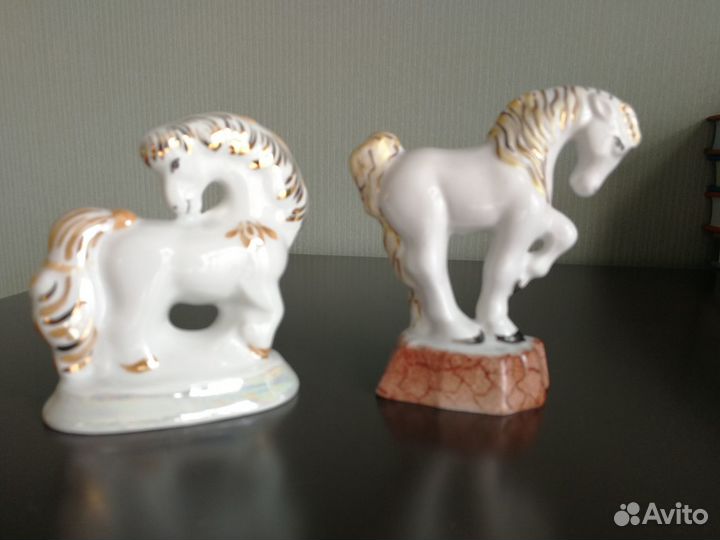 Фарфоровые статуэтки лошадки