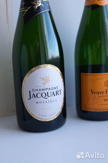 Бутылки Veuve Clicquot и Jacquart