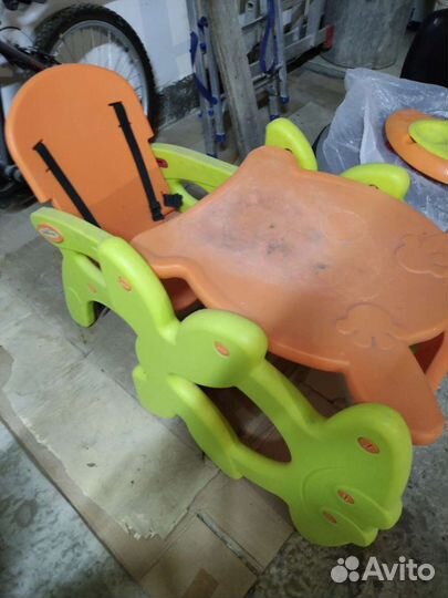 Детский столик и стул для кормления