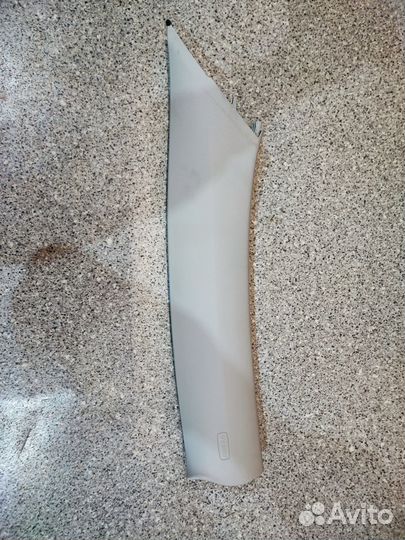 Обшивка передней стойки Volkswagen Tiguan 5N1