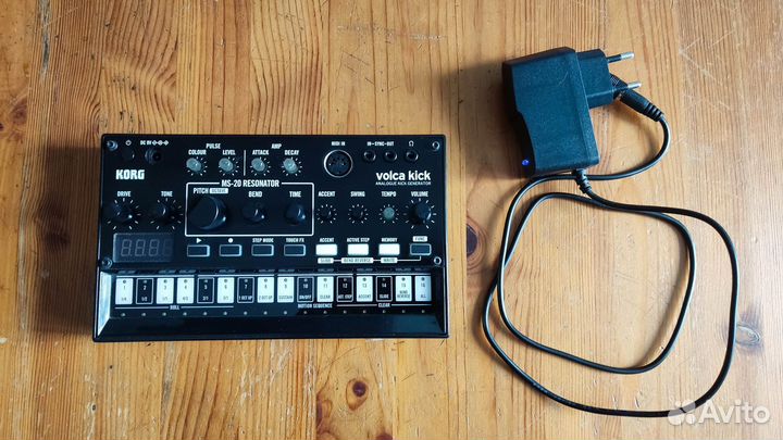 Синтезатор Korg Volca Kick